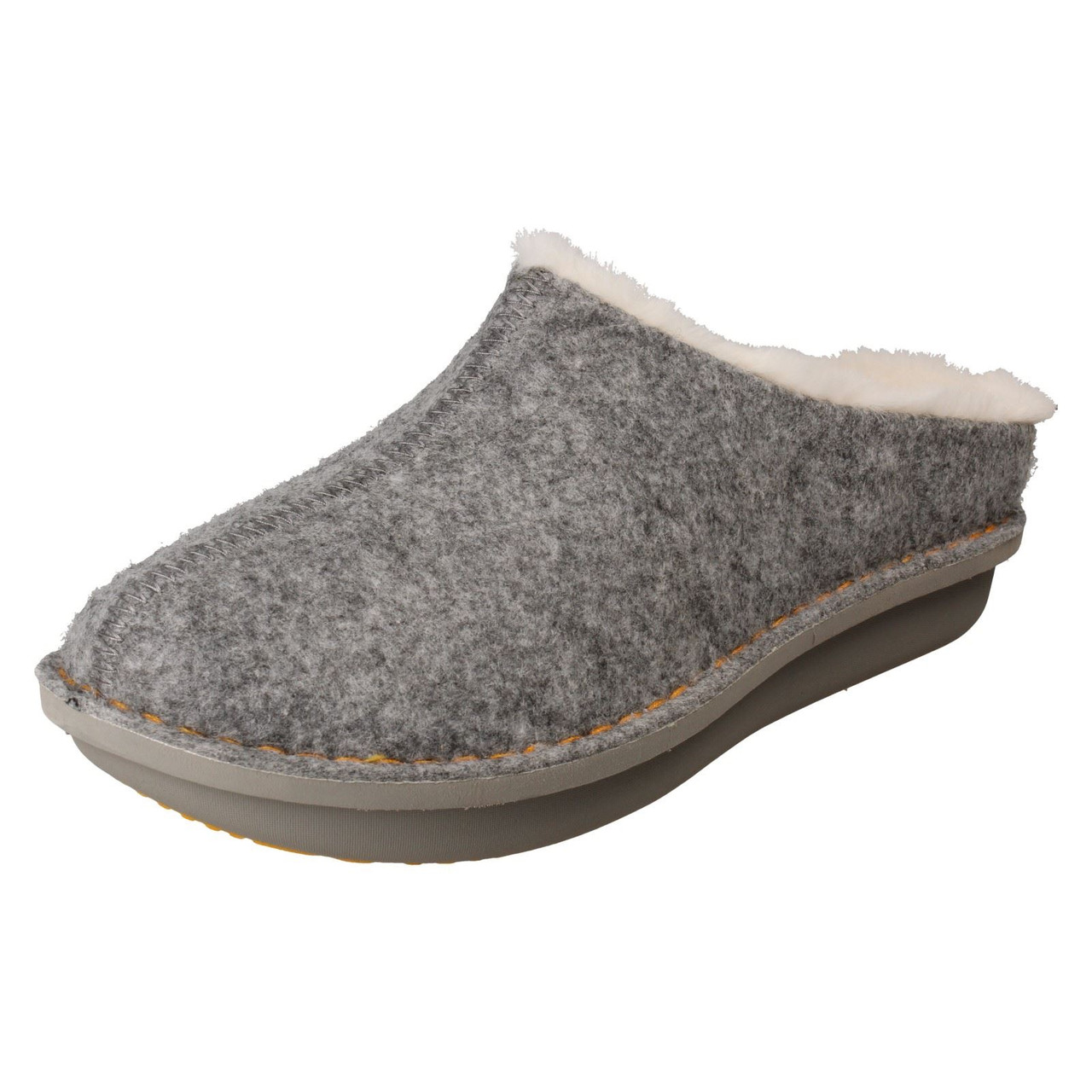 clarks women's step flow clog