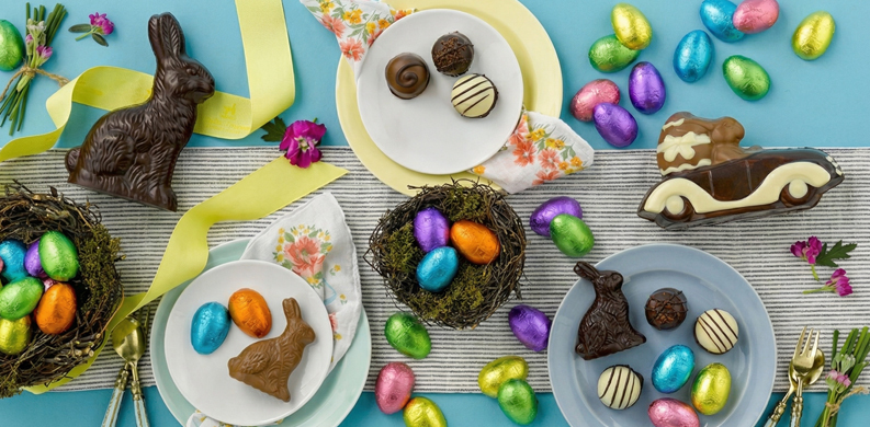 Easter tablesetting with chocolate bunnies and eggs