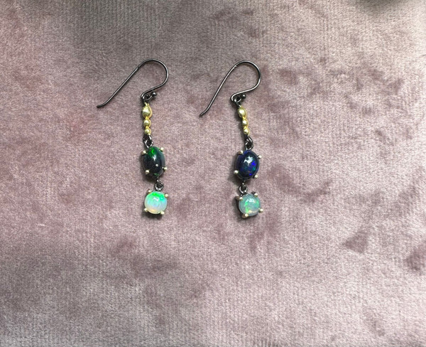 cercei opal negru