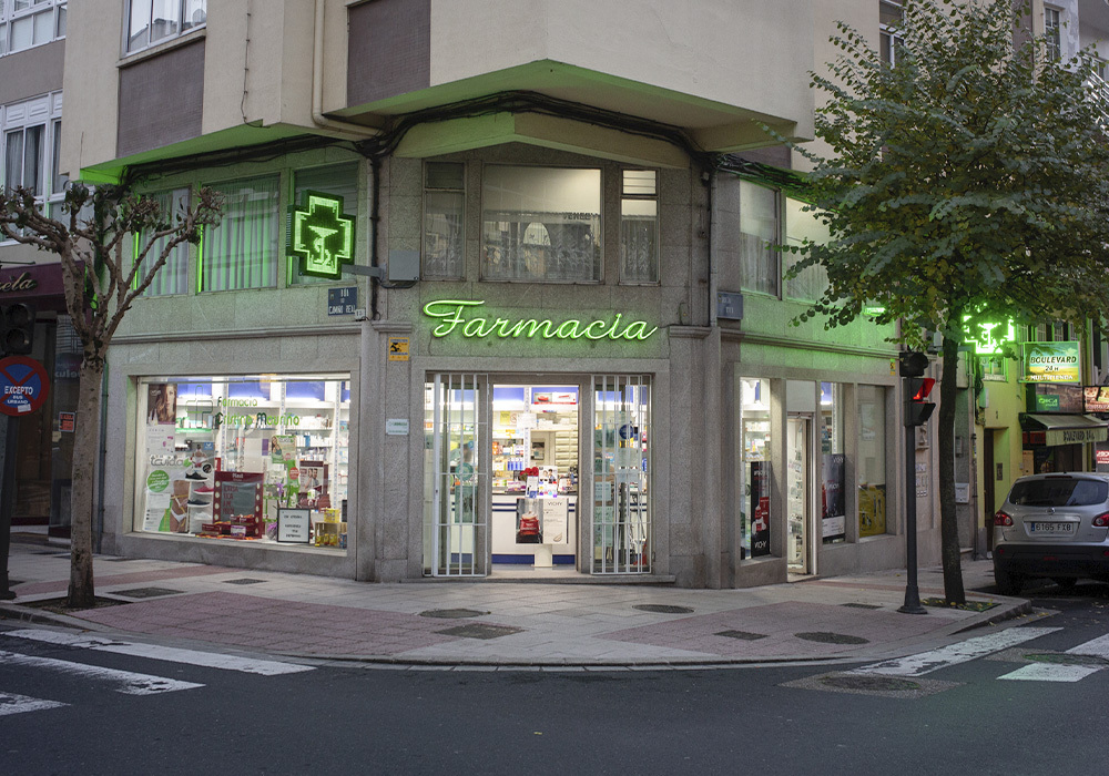 Exterior de la farmacia Cristina Mouriño en Lugo