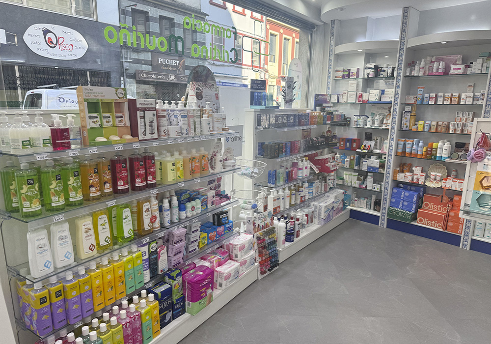 Interiro de la farmacia Cristina Mouriño en Lugo