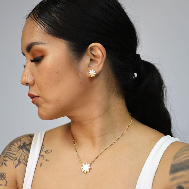 Filipino Solaris necklace in mother of pearl