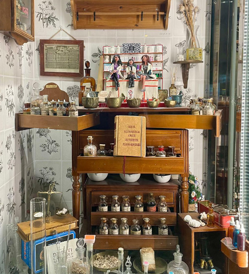 Interior de la farmacia tellería arregui, en Ciudad de los Ángeles, Villaverde (Madrid)