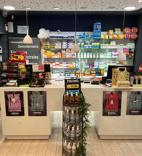 Mostrador de la farmacia tellería arregui, en Ciudad de los Ángeles, Villaverde (Madrid)