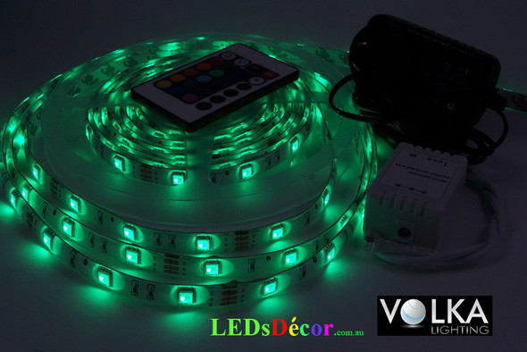 5050 30 LEDs/m non-waterproof RGB LED light kit showing green