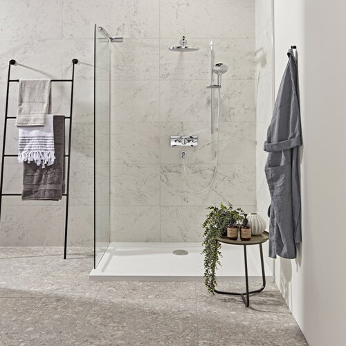 Event round dual function shower system with shower head & handset
• Dual function thermostatic diverter shower valve
• 460mm length adjustable brass fixed arm
• 220mm single function shower head
• Wave adjustable riser rail
• Single function shower handset
• Brass shower hose, wall elbow & valve cover plate
SVSET01
order in store or online today @ www.tuscanytiles.co.uk