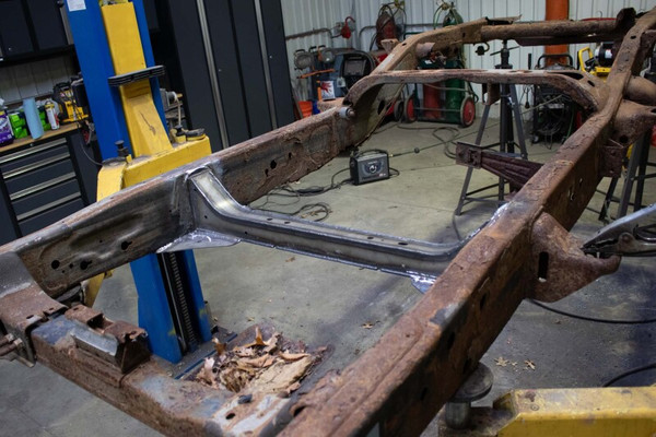 Rustbuster Middle Frame Crossmember - RB7381 Photo - Primary