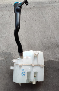 03-06 Z33 Washer Fluid tank