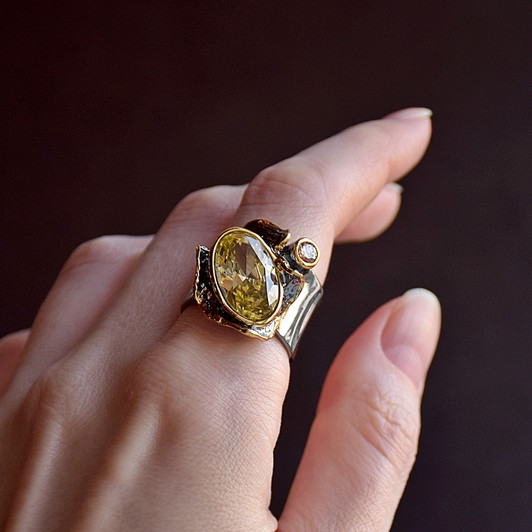 DreamCarnival1989 Very Big Dazzling Golden Color Delicate Cut Zircon Wedding Rings for Women Gothic Chic Dating Jewelry WA11785|Engagement Rings|