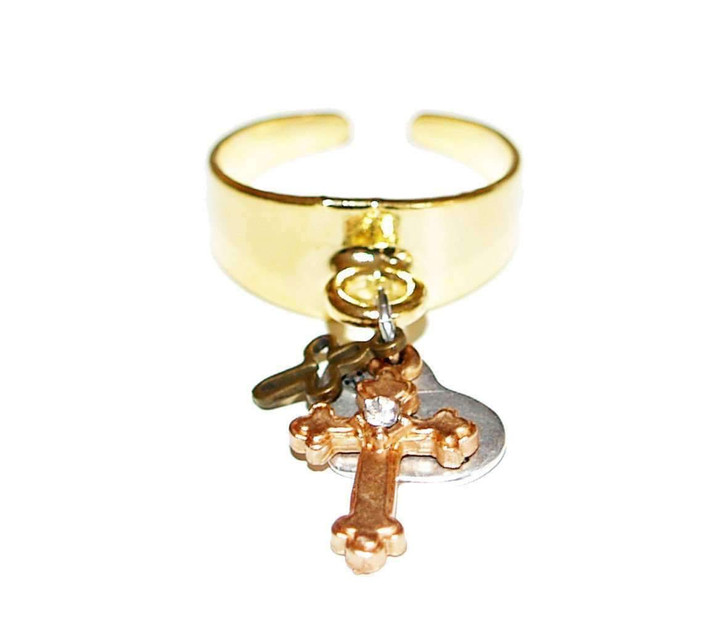 Statement ring in gold with rose gold cross charm