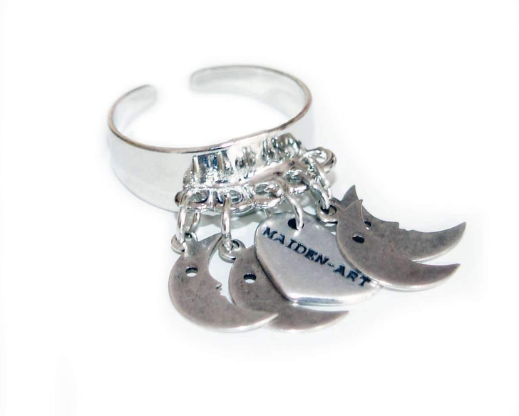 Statement ring in silver with moon charms