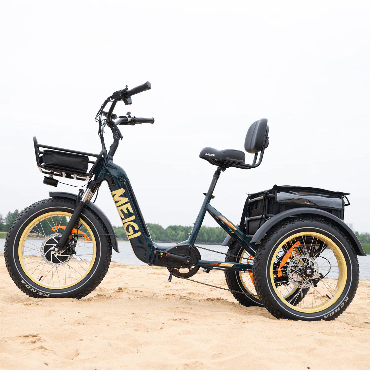 Meigi - MG2301 Silverado Trike - 88 Skateboards Meigi - MG2301 Silverado Trike - 88 Skateboards