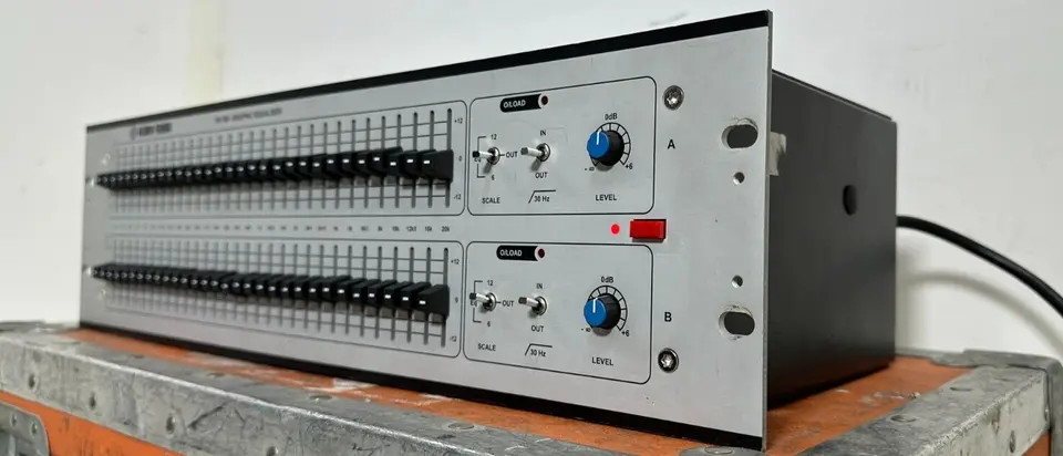 Klark -Teknik DN360 Graphic Equalizer W/Case (One) - True Heart Sound