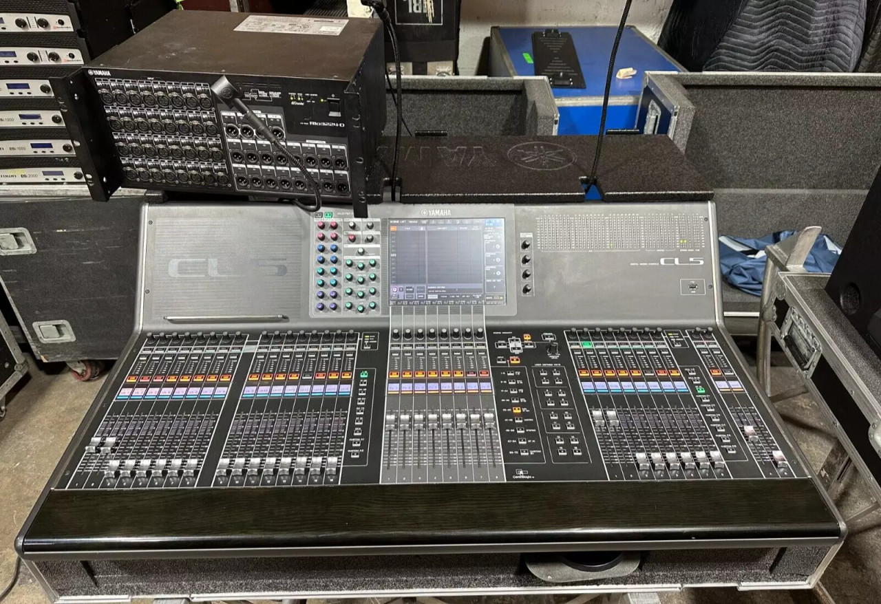 YAMAHA CL5 CONSOLE WITH (1) RIO3224-D RACK UNIT (TRUEHEARTSOUND
