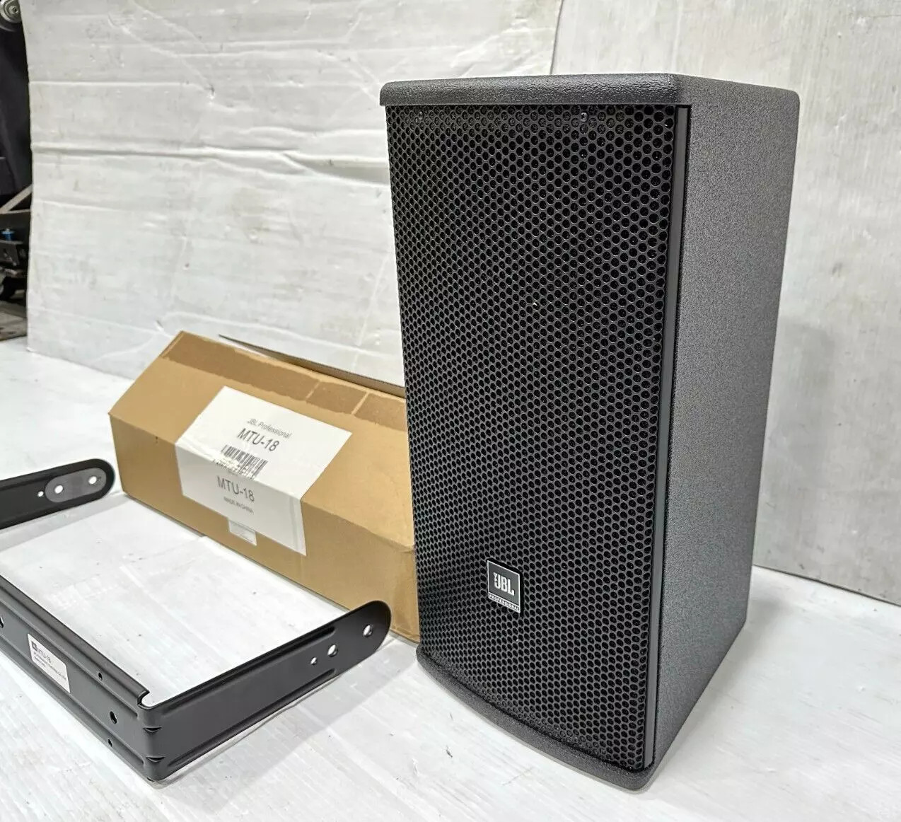 1) AC18/95 Compact 8-inch 2-way Loudspeaker with 90°x50° Horn /MTU