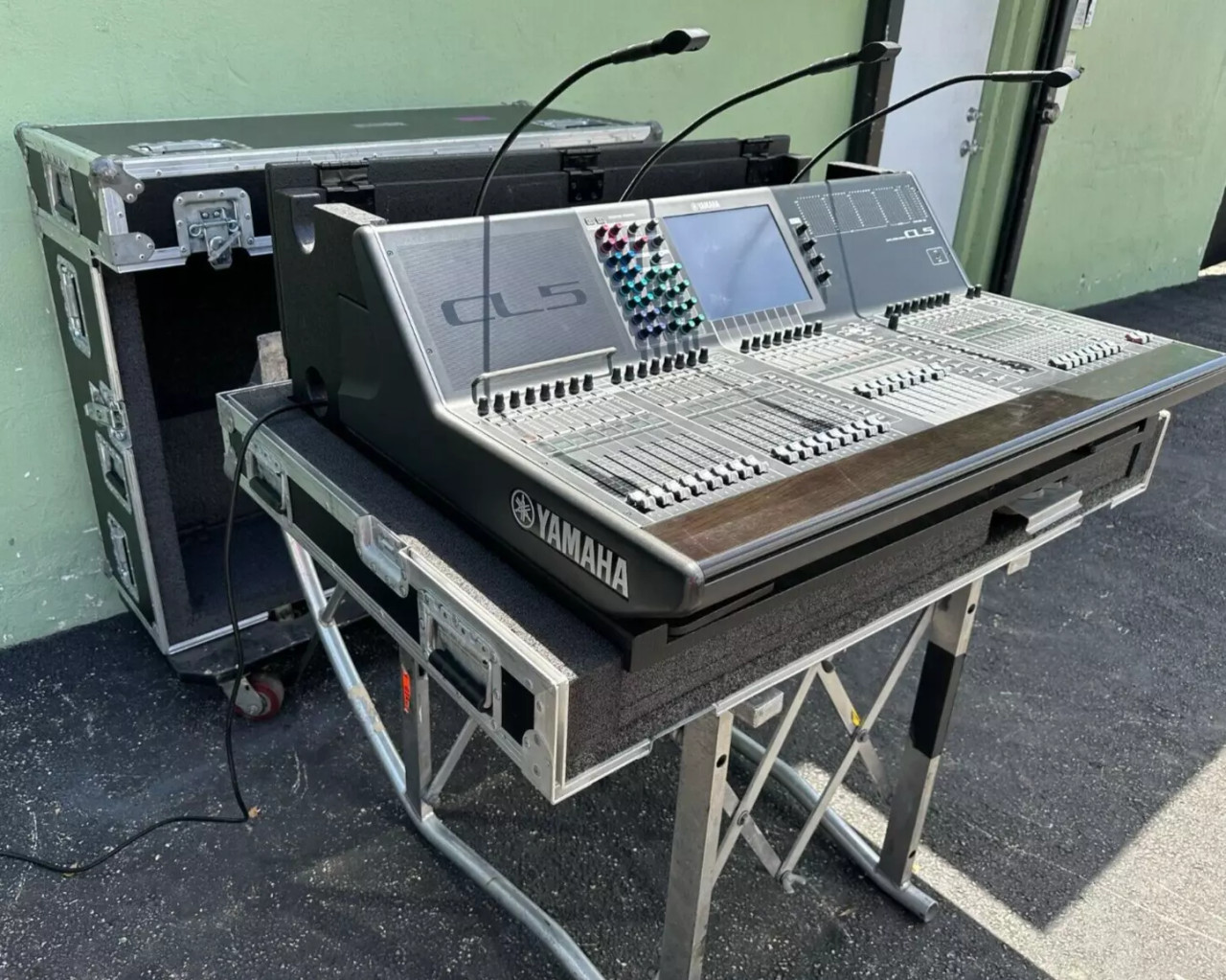 YAMAHA CL5 DIGITAL AUDIO CONSOLE WITH CASE - True Heart Sound YAMAHA CL5 DIGITAL AUDIO CONSOLE WITH CASE - True Heart Sound