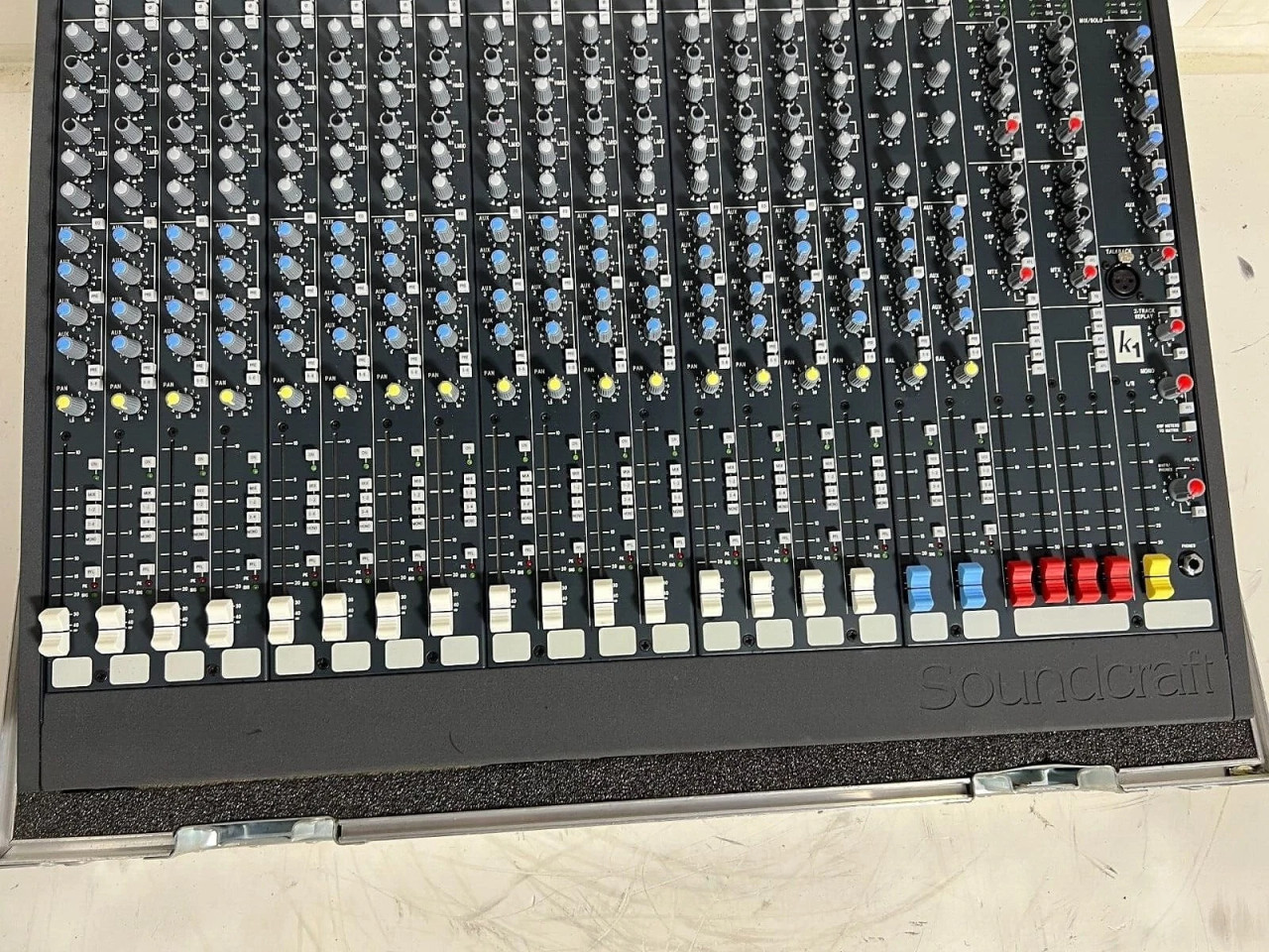 Soundcraft K1 Compact Mixing Console -17144 (One) - True Heart Sound