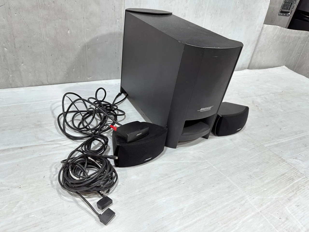 Bose　Cinemate series II digital  Bose® CineMate® Series II digital home theater speaker