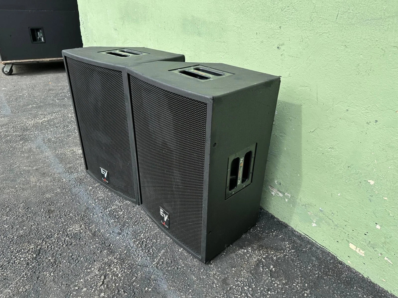 EV Electro-Voice SxA250 パワードスピーカー ElectroVoice SXA250 Powered PA Speaker | zZounds