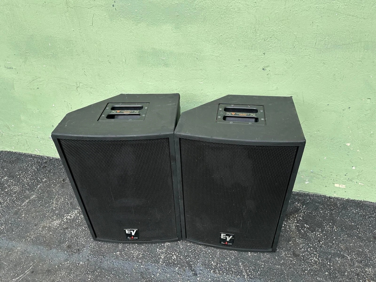 EV Electro-Voice SxA250 パワードスピーカー EV/ELECTRO-VOICE SXA250 15