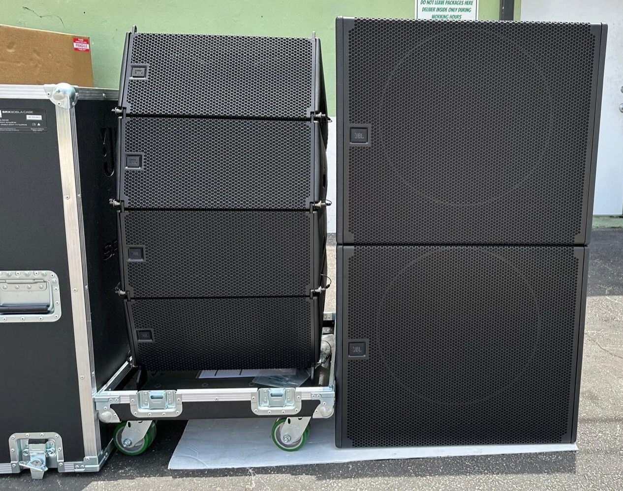 4) JBL SRX906LA (2) SRX918S (1)SRX906LA Case Powered Loudspeaker