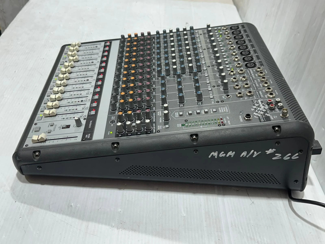 Mackie Onyx 1620 16-Channel Analog Mixer -7008c (One) - True Heart