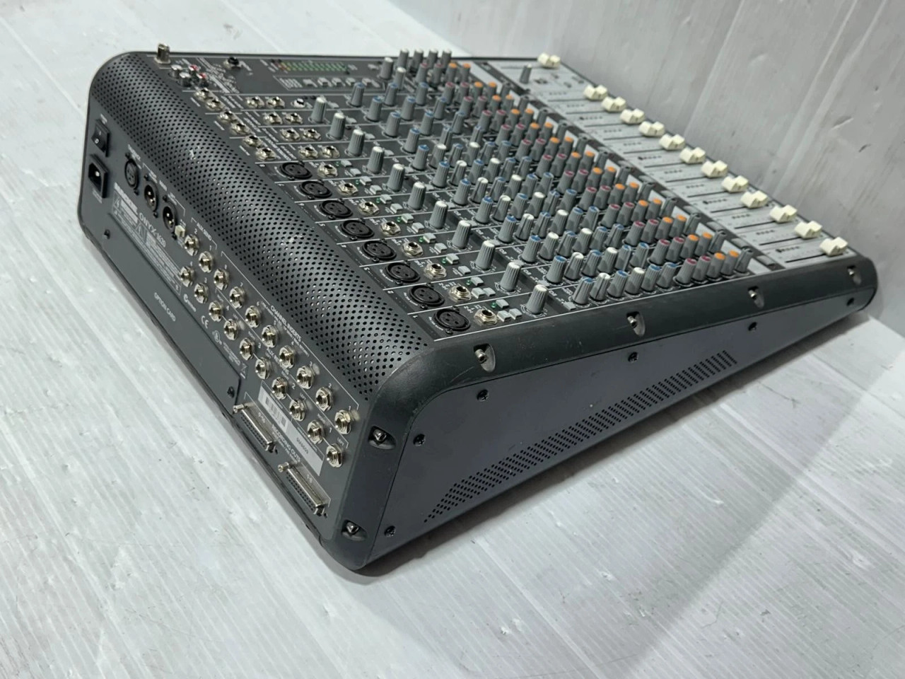 Mackie Onyx 1620 16-Channel Analog Mixer -7008c (One) - True Heart