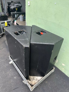 EAW SM400 (COPY) FOR 12" Woofer 2-Way 2" Horn Stage Monitor W/case #FM133 (PAIR) EAW SM400 (COPY) FOR 12" Woofer 2-Way 2" Horn Stage Monitor W/case #FM133 (PAIR)