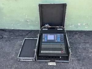 Yamaha LS9 16 Channel Digital Mixing Console W/ Case #7269 (One)