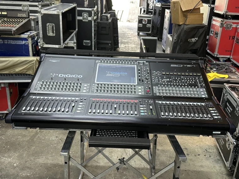 DIGICO SD10 CONSOLE W/ 56IN/ 40 OUT / 16 AES OUT W/CASE -1120 (ONE)