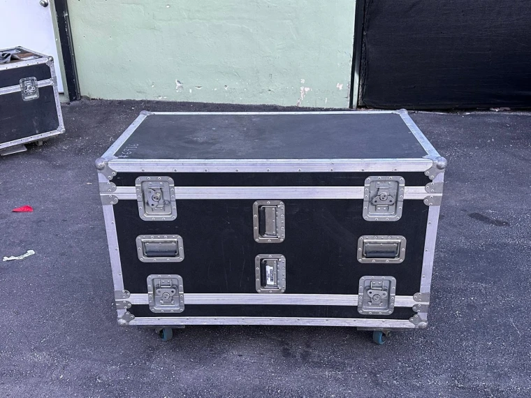 Unbranded Large Trunk Case on Wheels (One)THS