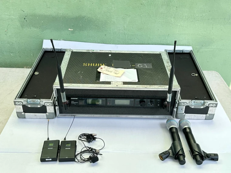 Shure UR4D G1 470-530MHz Dual Channel Wireless Microphone Receiver Package (ONE)