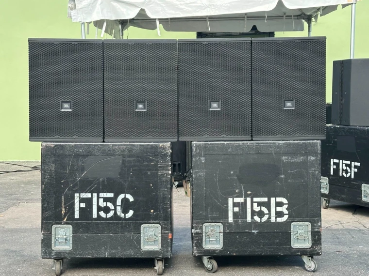 JBL VTX F15 15-inch Bi-Amplified 2-Way Loudspeakers W/ Case (LOT OF 4)