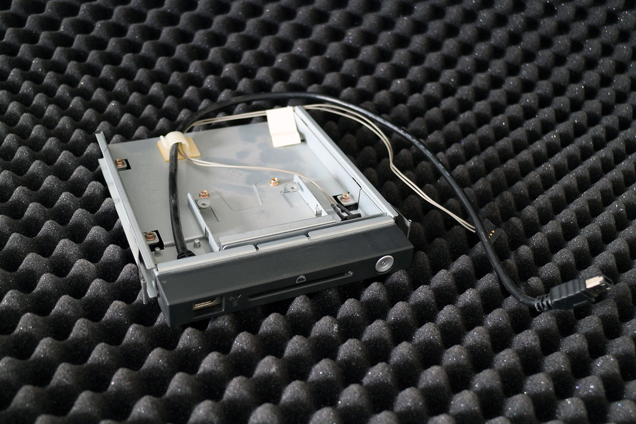 Fujitsu Siemens Celsius R630 V810 Power Button Switch Module K835C936