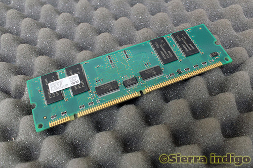 Hyundai HYM7V73AC801 64MB Memory RAM PC133R-333-542-AA1