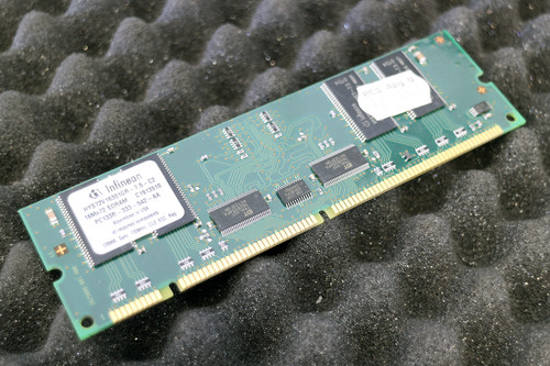 Infineon HYS72V16301GR-7.5-C2 PC133R-333-542-AA 128MB Server Memory RAM