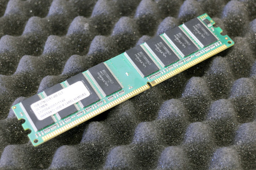 Ultimem LN10040001 1GB UTM DDR1-400 CL3 Memory RAM