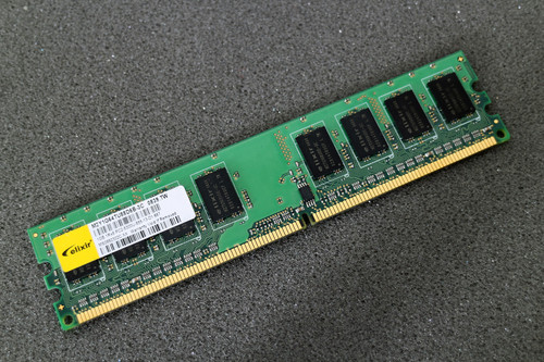 Elixir M2Y1G64TU88D5B-3C PC2-5300U-555-13-D1 1GB Memory RAM