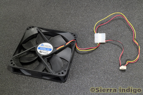 Chieftec D12SL-12 120mm x 120mm x 25mm Fan 3-Pin & Molex Powered DC 12V 0.30A