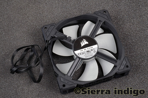 Corsair 31-005165 120mm 4-Pin 4-Wire Black/Grey Fan 120x120x25mm DC12V 0.219A