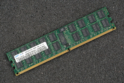 Samsung M393T5750GZA-CE6Q0 PC2-5300P-555-12-L0 2GB Server Memory RAM