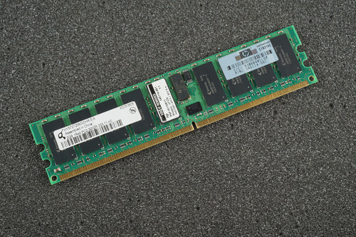 Qimonda HYS72T256000HR-5-A PC2-3200R-333-11-H0 2GB Server Memory RAM