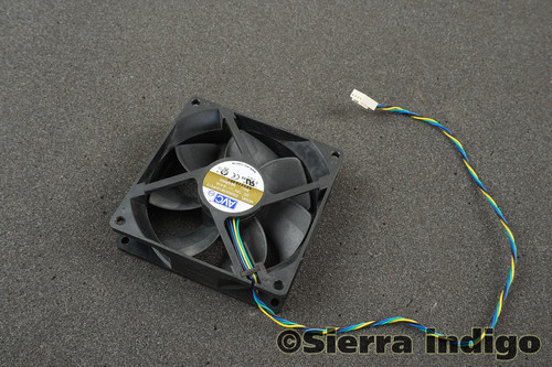 Fujitsu V26815-B116-V75 Esprimo E500 E700 E85+ Fan DS09225B12HP213 4-Pin 4-Wire