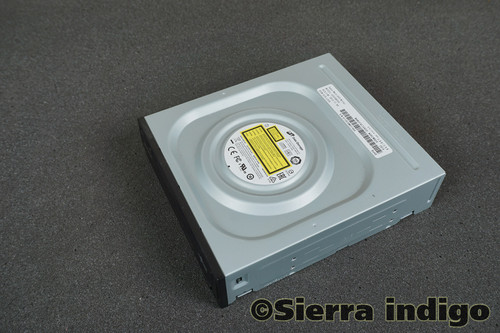 GH24NSD0 Hitachi-LG Black SATA DVD-RW Disk Drive