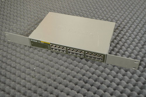 D-Link DES-1024D C4 24-Port 10/100 Fanless Switch with Rack Mount Brackets