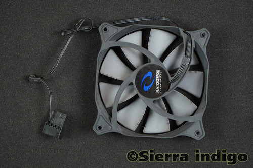 Raidmax 120mm x 25mm Fan 3-Pin & Molex Powered
