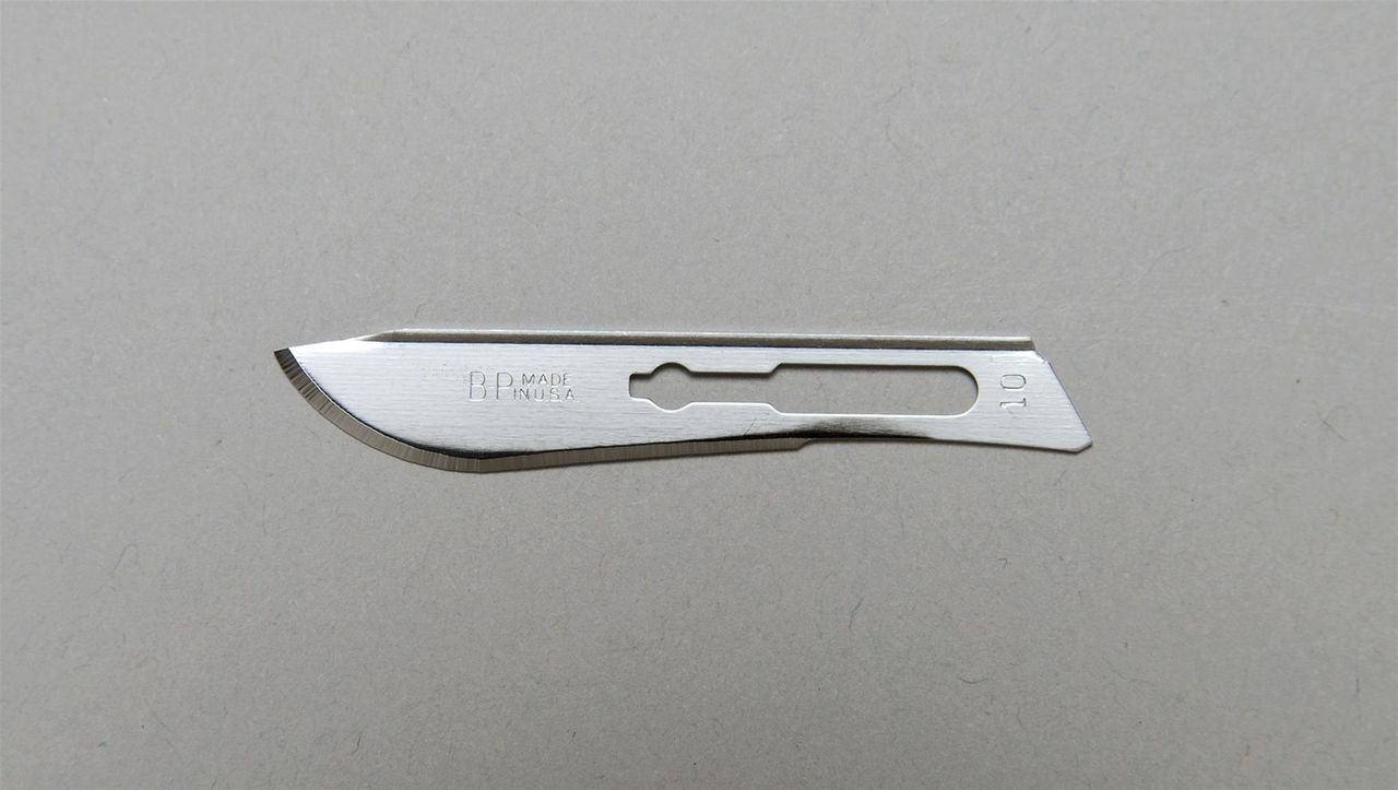 Aspen Surgical/Bard-Parker SafetyLock Rib-Back Carbon Steel Surgical Blades