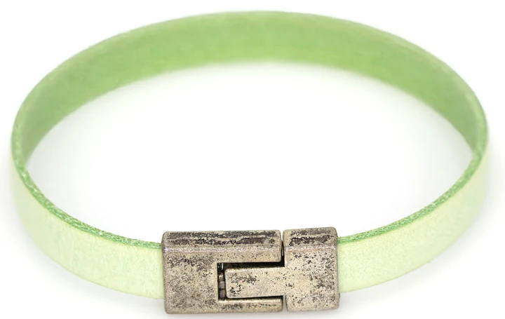 Women's 10 mm Light Cucumber Green Flat Leather Bracelet