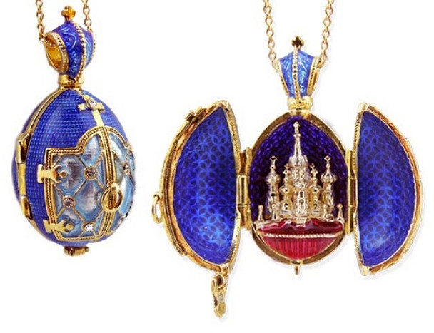 Egg Pendant Locket, Fabergé style with St Basil Cathedral inside, blue