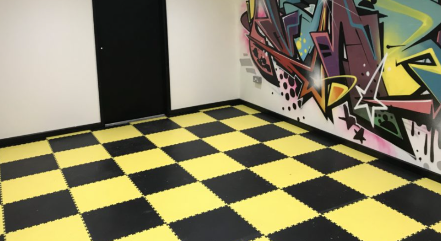 Gym flooring black and yellow